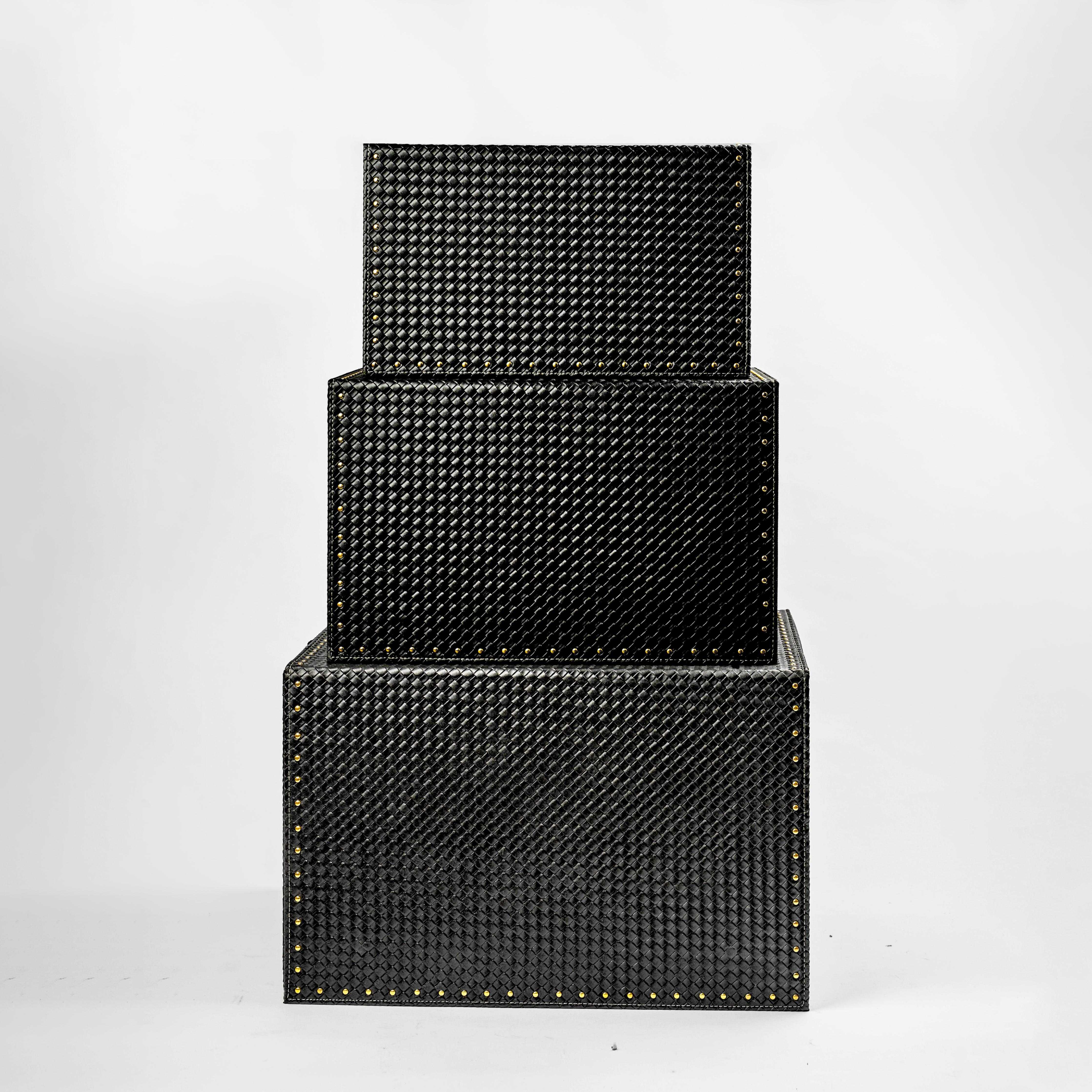 Luxus Boxes in black leather, stacked in three sizes for elegant gift presentation.