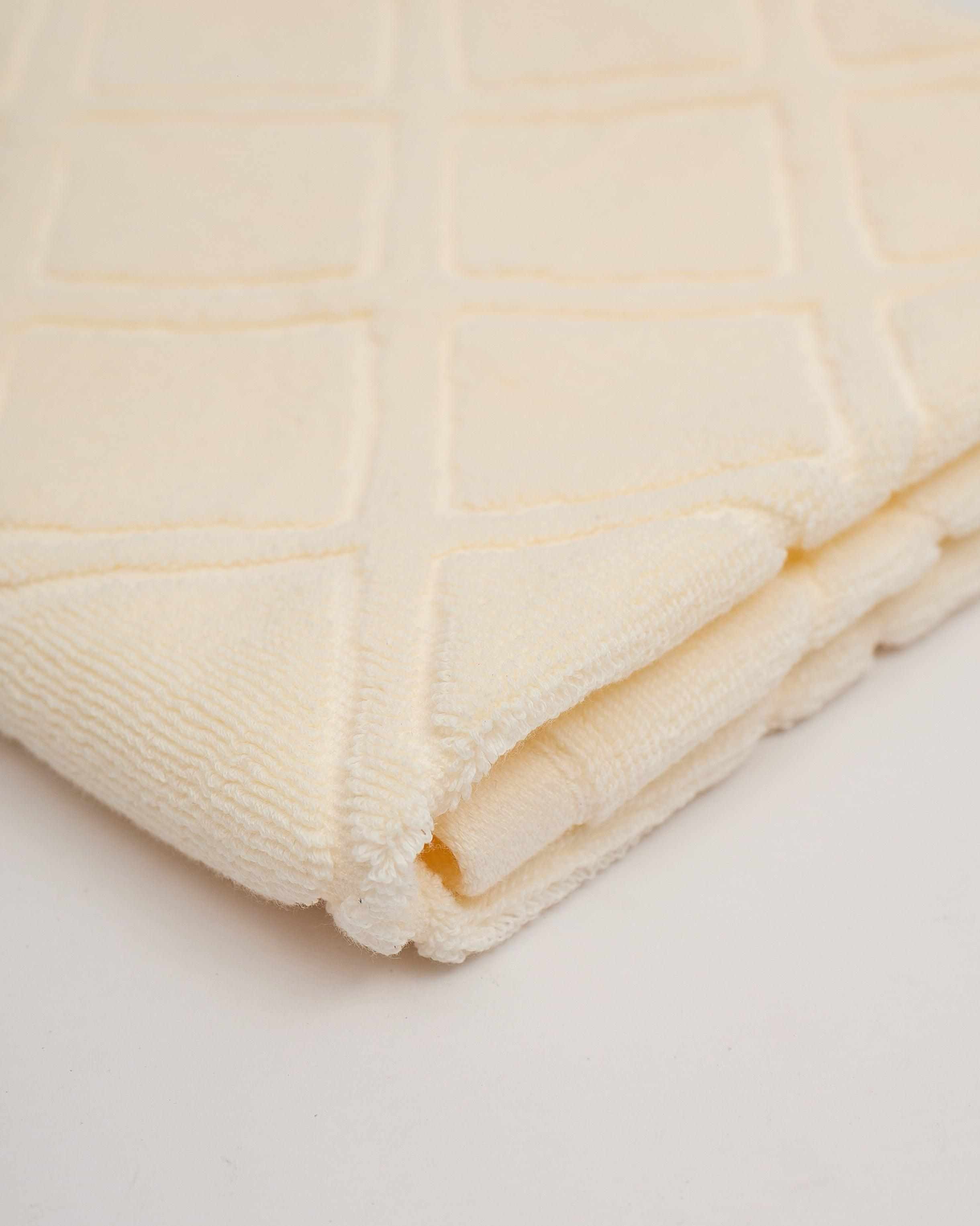 Gris Towel Collection, luxury cotton towel, plush and absorbent, modern bathroom essential.