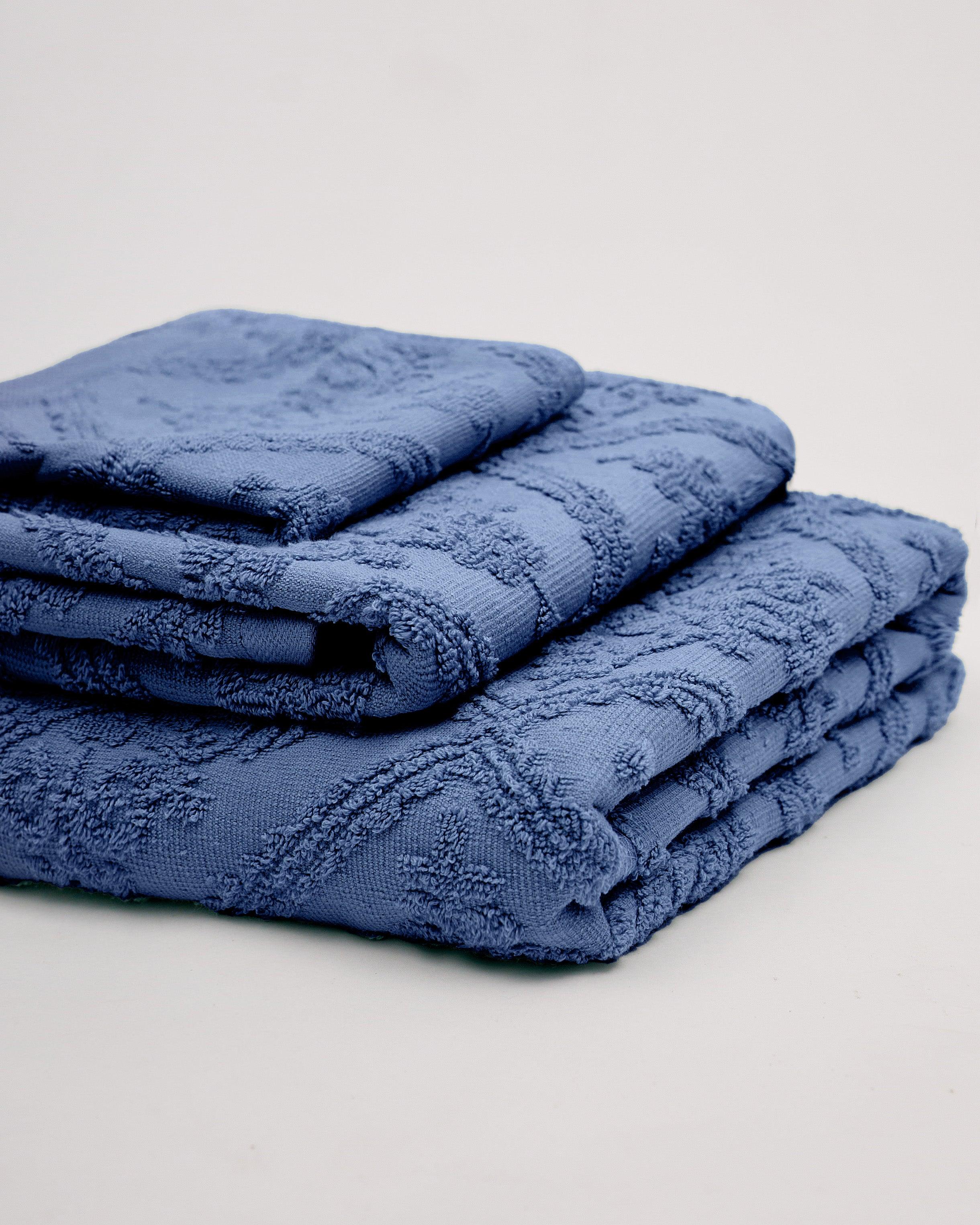 Karis Towel Collection in luxurious jacquard design, soft 100% cotton towels.